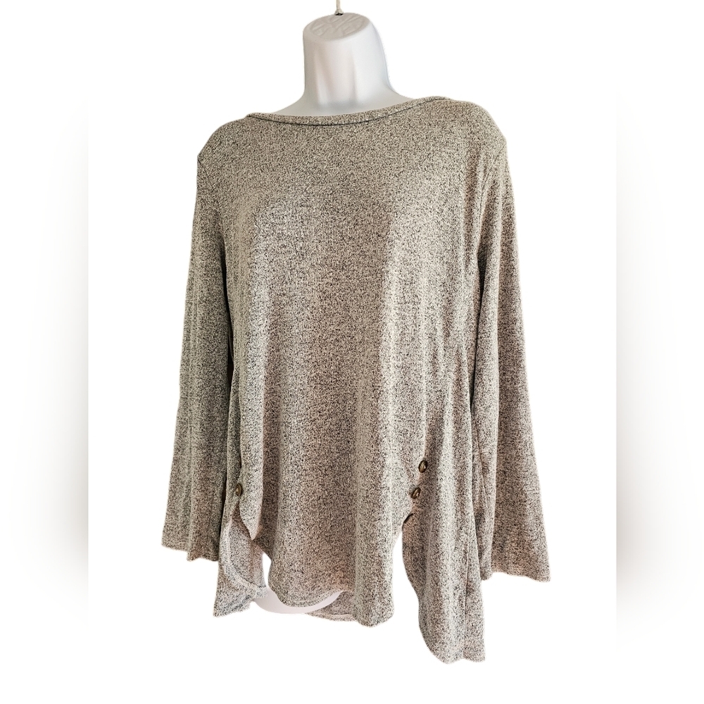 NWOT Misia size large gray and black top buttons